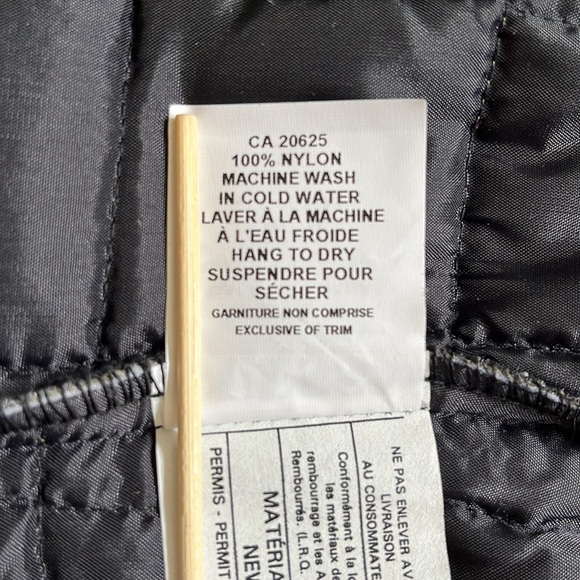 Vintage 90’s Guess olive green zip-up vest with windowpane quilting. Size US M - Picture 9 of 9